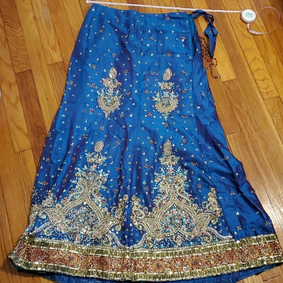 UtsavFashion Blue Raw Silk Lengha Choli w/Dupatta - Picture 5 of 12